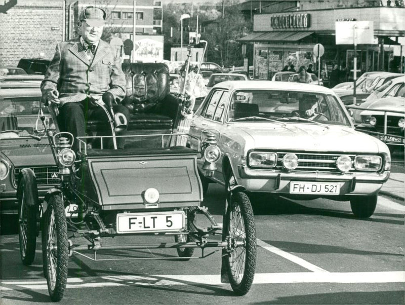 Cars: Steam: 1903 Stanley Steamer Runabout C with owner Fits Hochhut - Vintage Photograph