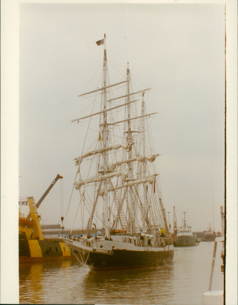 Shipping: Civilian: Sailing Ships - Vintage Photograph