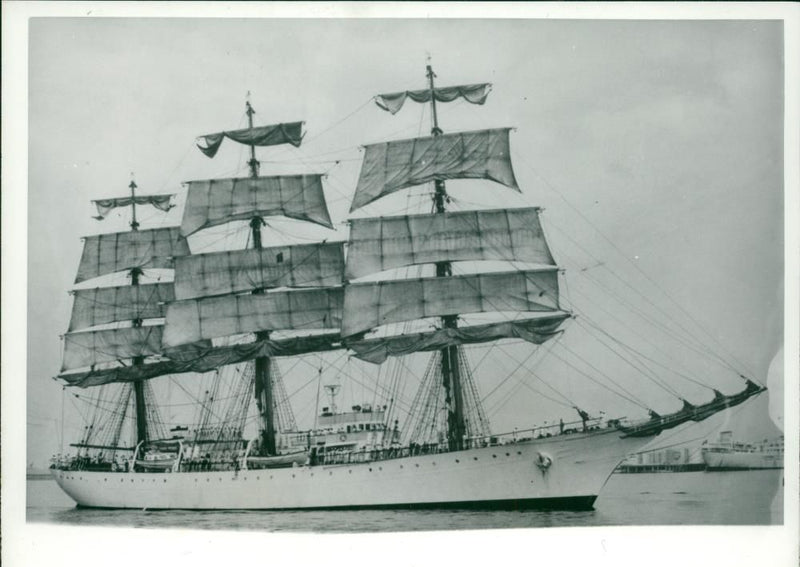 Shipping: Civilian: Sailing Ships - Vintage Photograph