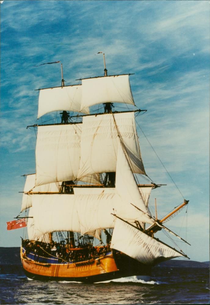 Shipping : The Endeavour - Vintage Photograph