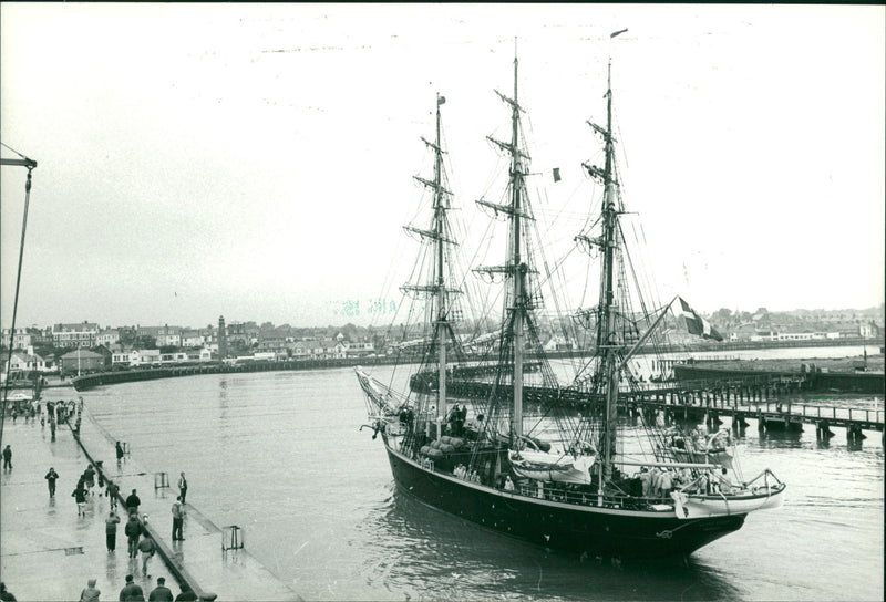 Shipping: Civilian: Sailing Ships - Vintage Photograph