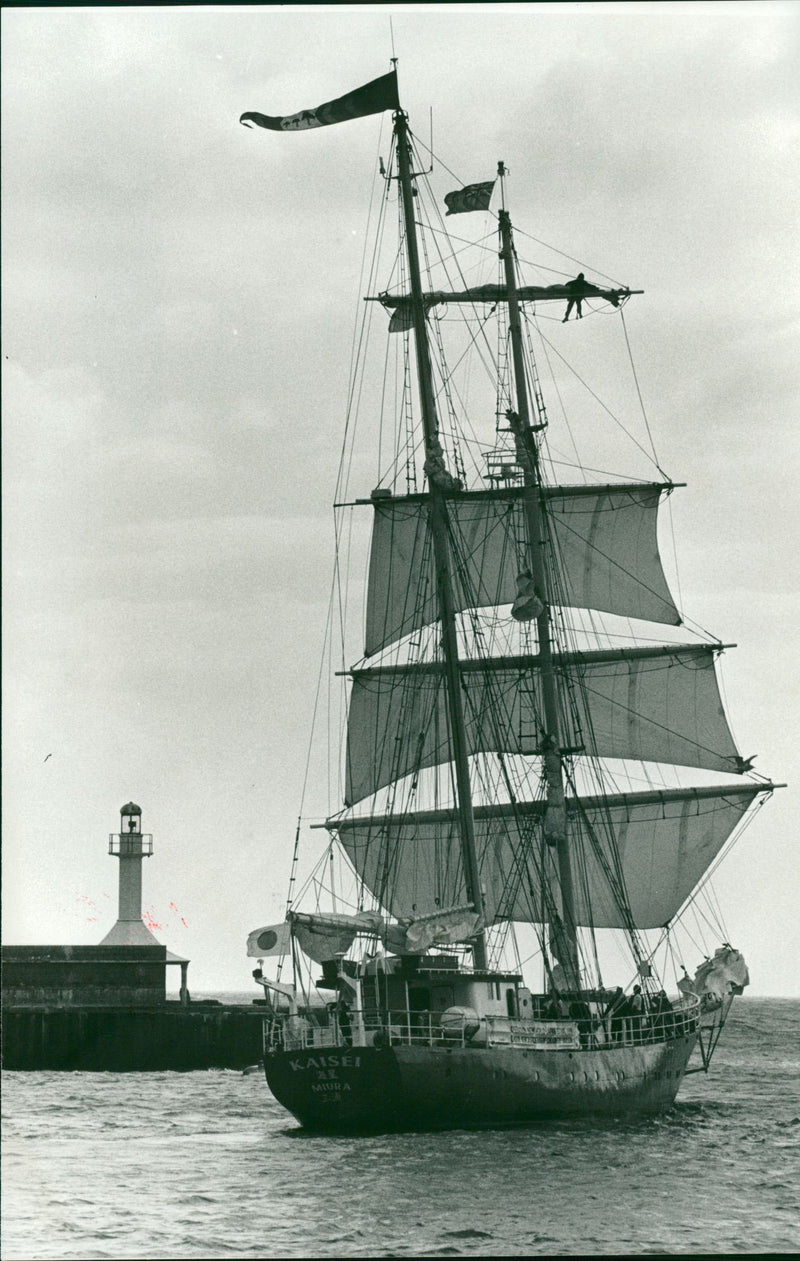 Shipping : The Japanese 'Brig' - Vintage Photograph