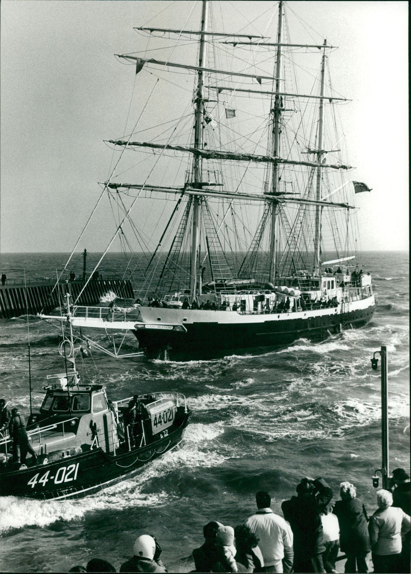 Shipping: Civilian: Sailing Ships - Vintage Photograph