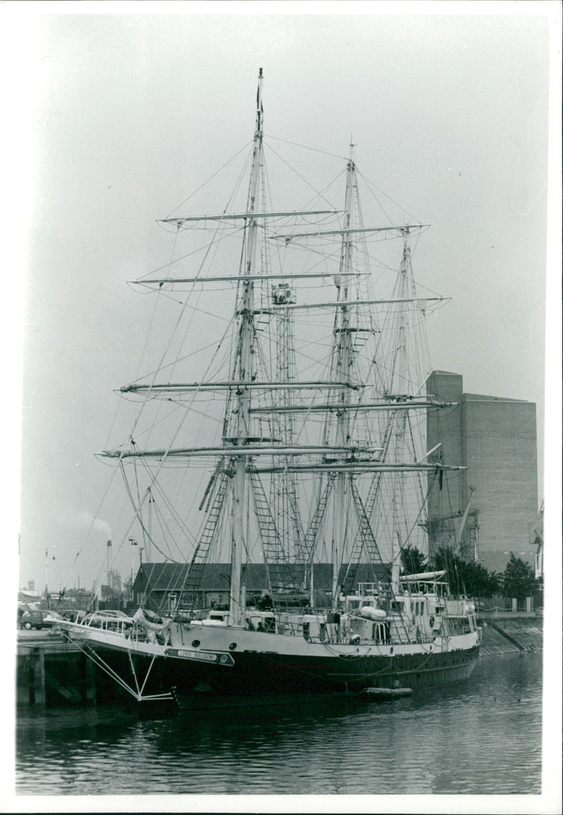 Shipping: Civilian: Sailing Ships - Vintage Photograph