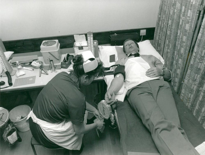 Bungay town reeves gives blood. - Vintage Photograph