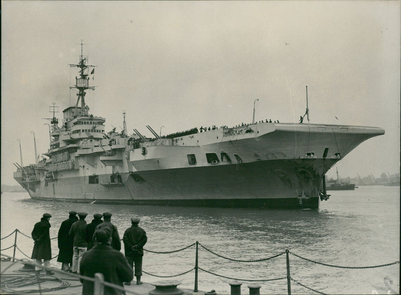 Shipping: Military: Aircraft Carriers G-L - Vintage Photograph