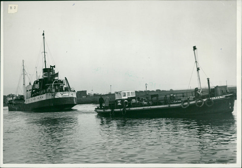 Ships: Tugs 'S' - Vintage Photograph