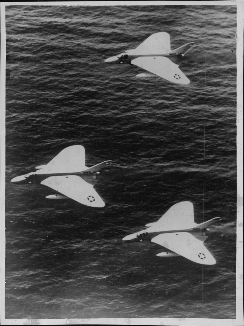 Aircraft: Military: USA Navy F40 Skyray Jet Fighters - Vintage Photograph
