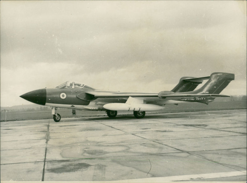 Aircraft: Military: De Havilland Sea Vixen - Vintage Photograph