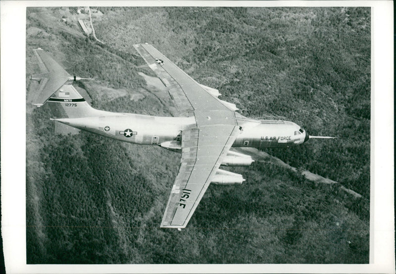 Aircraft: Military: Lockhead C-141 Starlifter - Vintage Photograph