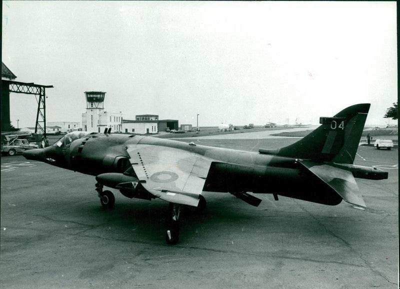 Aircraft: Military: The RAF Mask GRR3 - Vintage Photograph