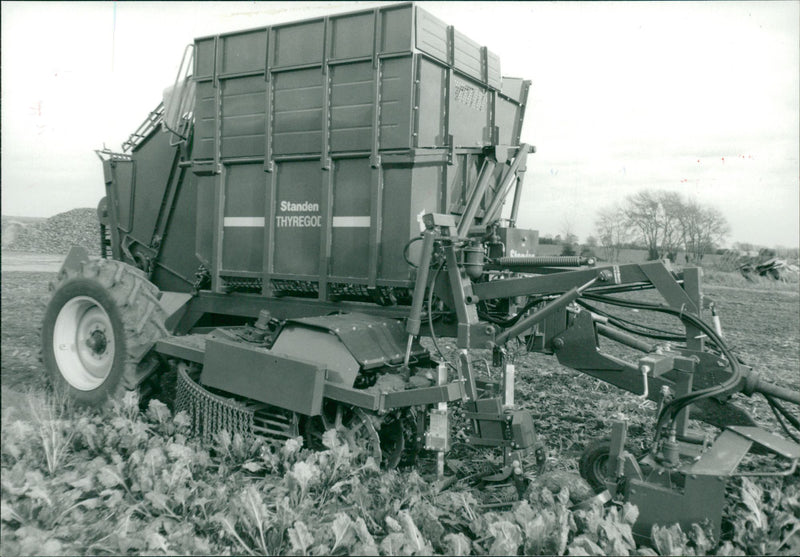 The Thyregod has the advantage of a large capacity tank. - Vintage Photograph