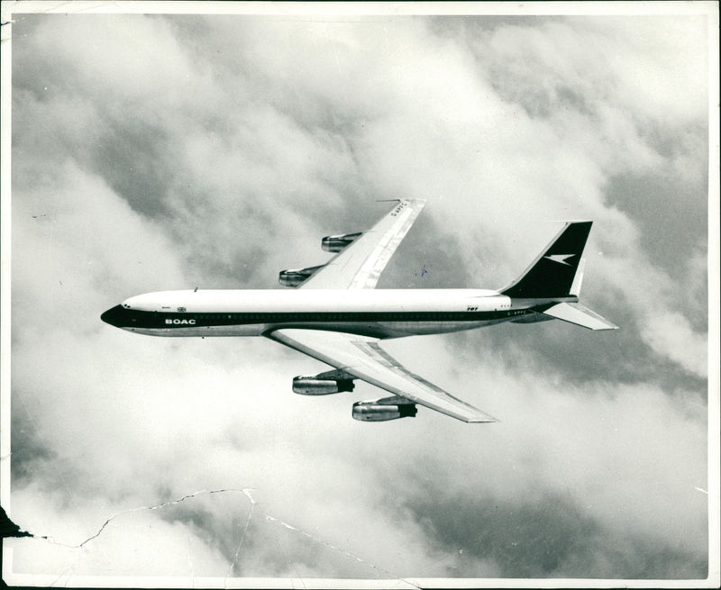 Aircraft: Civil: Boeing 707 - Vintage Photograph