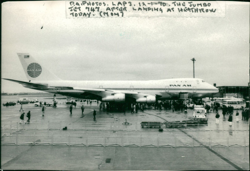 Aircraft: Civil: Boeing - Vintage Photograph