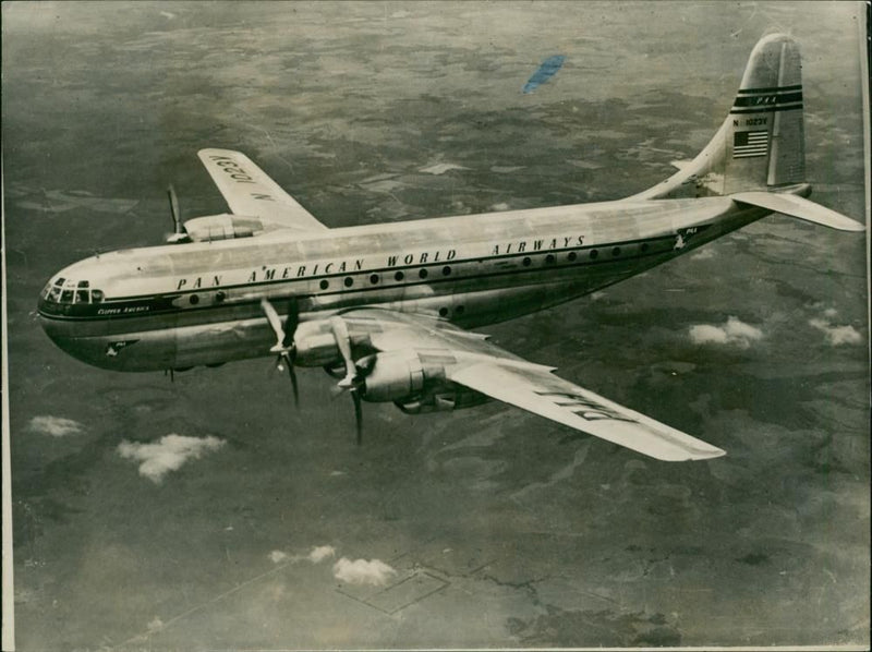 Aircraft: Civil: Boeing - Vintage Photograph