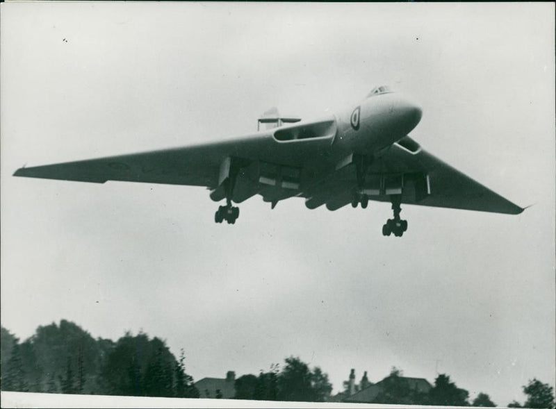 Aircraft: Military:Delta Bomber, The 4-Engines AVRO 698 - Vintage Photograph