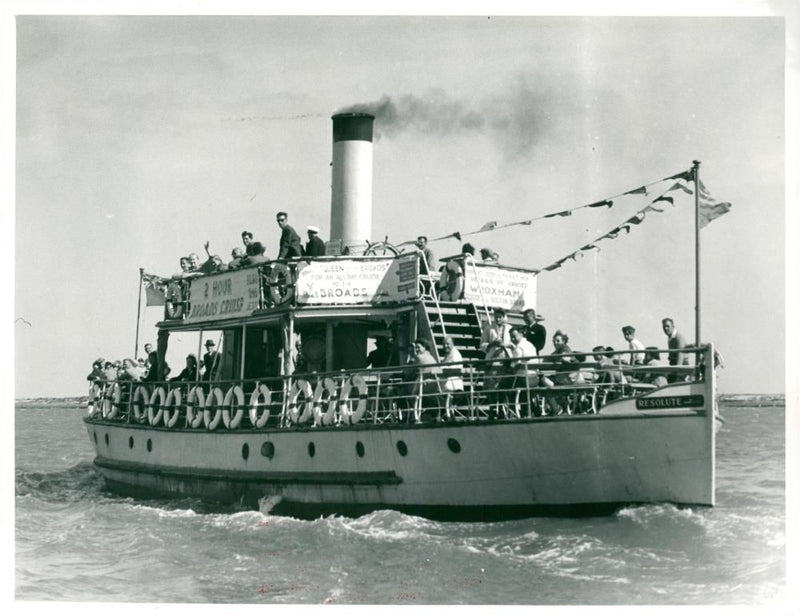 The yarmouth based Pleasure steamer Resolute. - Vintage Photograph