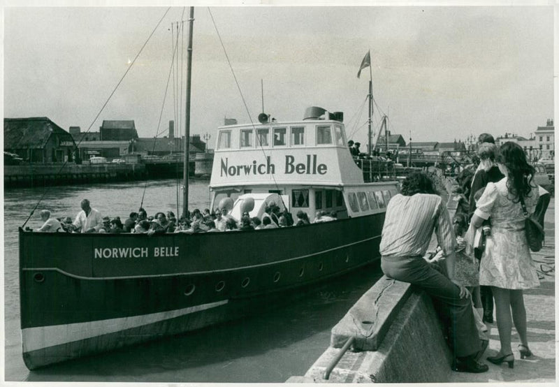 Boat of Afternoon departure at Yarmouth. - Vintage Photograph