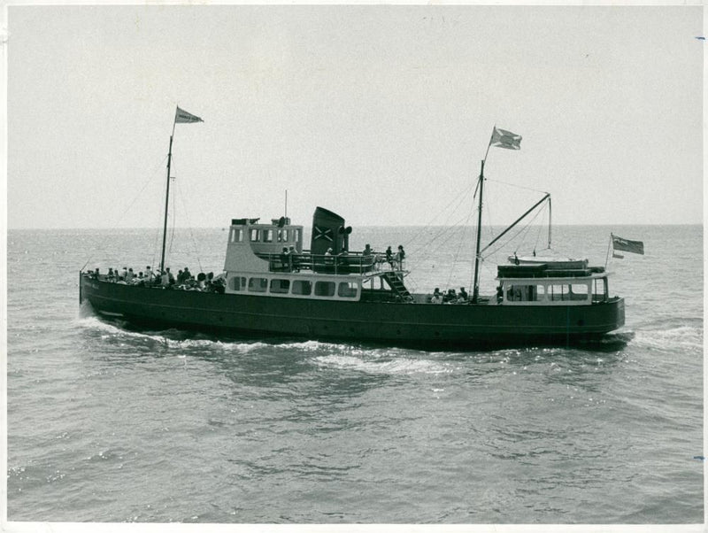 Off on a sea-trip from Yarmouth. - Vintage Photograph