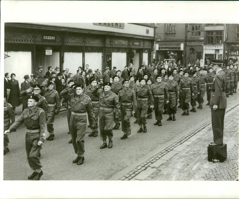 General sets target for Norwich Home Guard. - Vintage Photograph