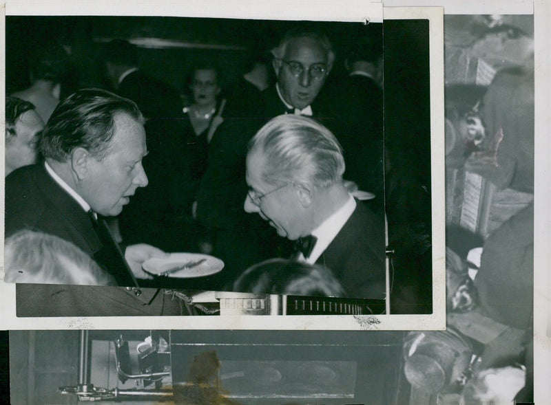 1933 PHOTOGRAPHER TEL ENGLISH ATHUIR ARDHUR LENGBERG CONCERT HALL - Vintage Photograph