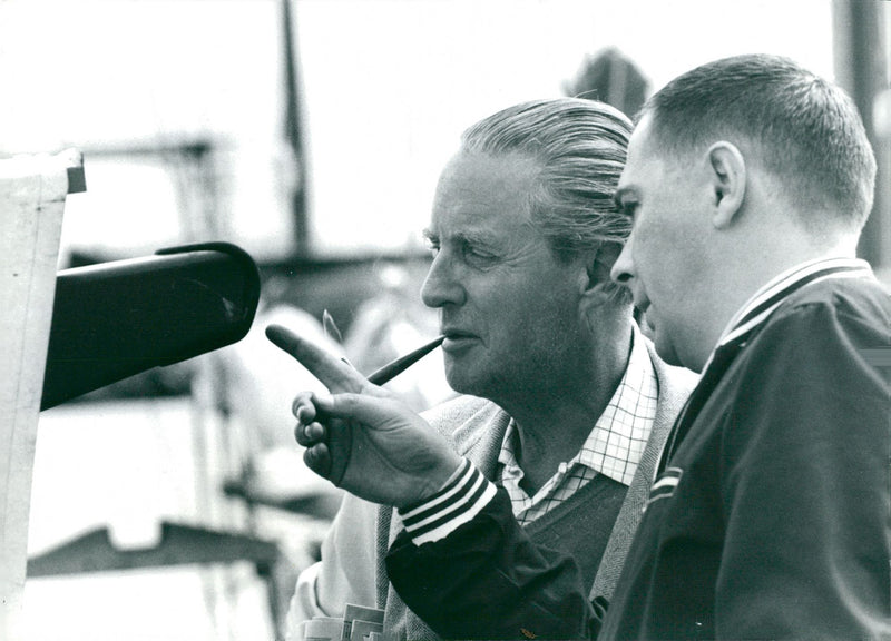 CAMERA VOLVO MANAGER GUNNAR ENGELLAU LOOKS - Vintage Photograph