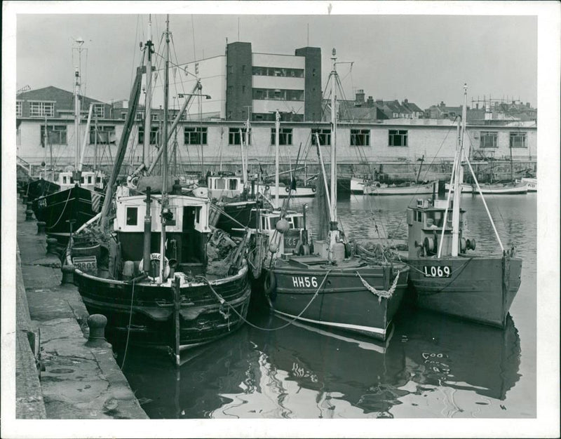 HAMILTON DOCK LOWESTOFT WHICH WAS OPENED 60 YEARS. - Vintage Photograph