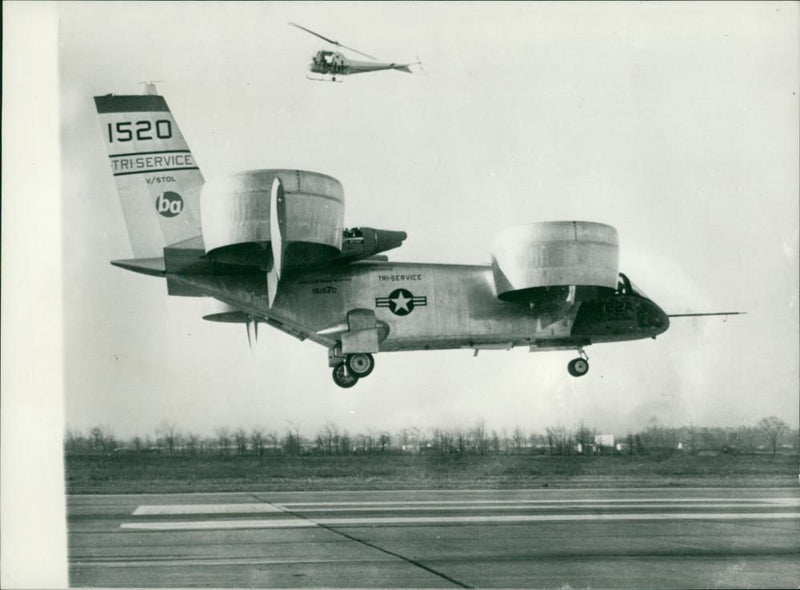 X22a - Vintage Photograph
