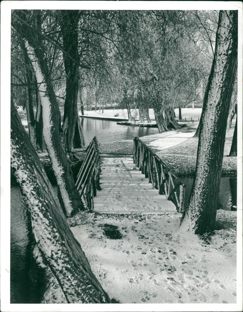 Lowestoft: Parks: Gardens, tiny water park at Kirkley Fen - Vintage Photograph