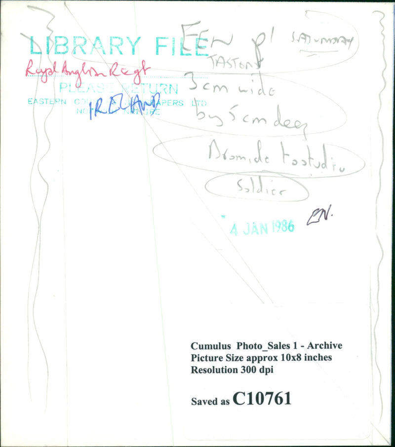 ROYAL ANGLIAN REGT: IRELAND, Soldier - Vintage Photograph