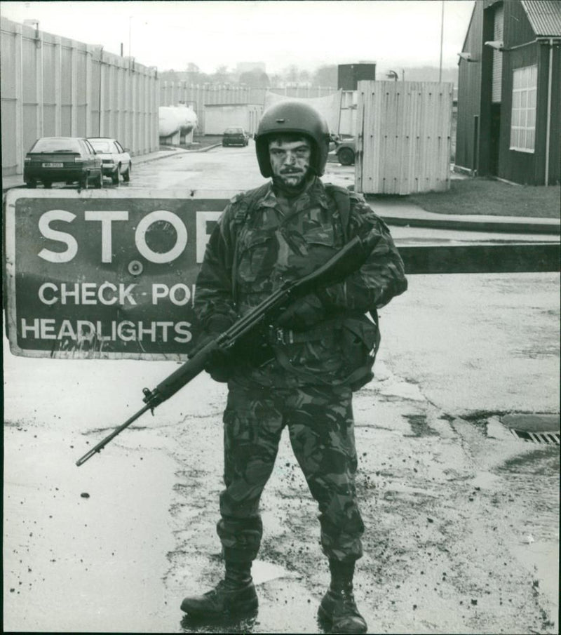 ROYAL ANGLIAN REGT: IRELAND, Soldier - Vintage Photograph