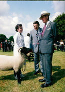 Duke of edinburgh meets rossanna percival. - Vintage Photograph