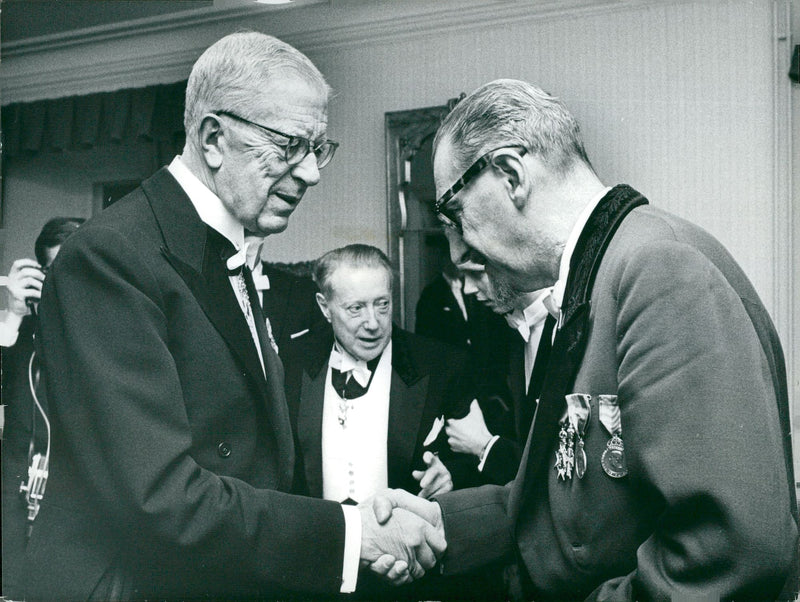 Musical Academy. The king handed over the medal to Sten Broman - Vintage Photograph