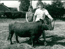 Cattle animals:john woolard and wife donna. - Vintage Photograph