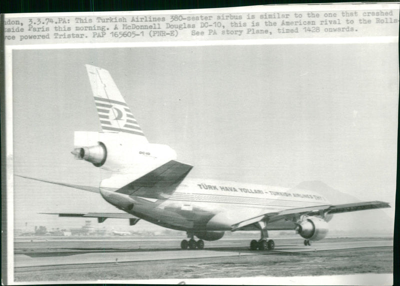 Aircraft: McDonnell Douglas DC-10. - Vintage Photograph