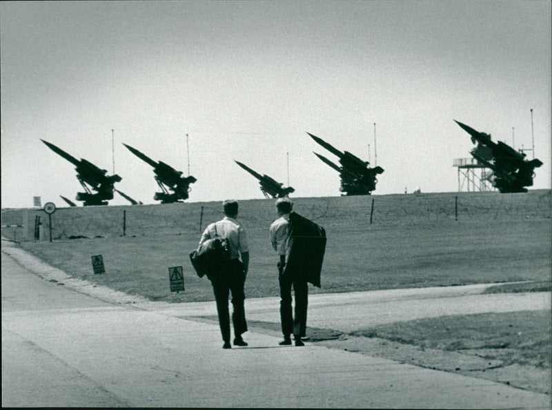 Bye-Bye Bloodhounds serviceman of 85 Squadron at Raf West Raynham pack up their kit bags as the squadron was disbanded today. - Vintage Photograph