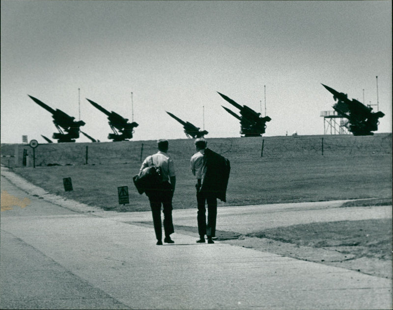 Bye-Bye Bloodhounds serviceman of 85 Squadron at Raf West Raynham pack up their kit bags as the squadron was disbanded today. - Vintage Photograph