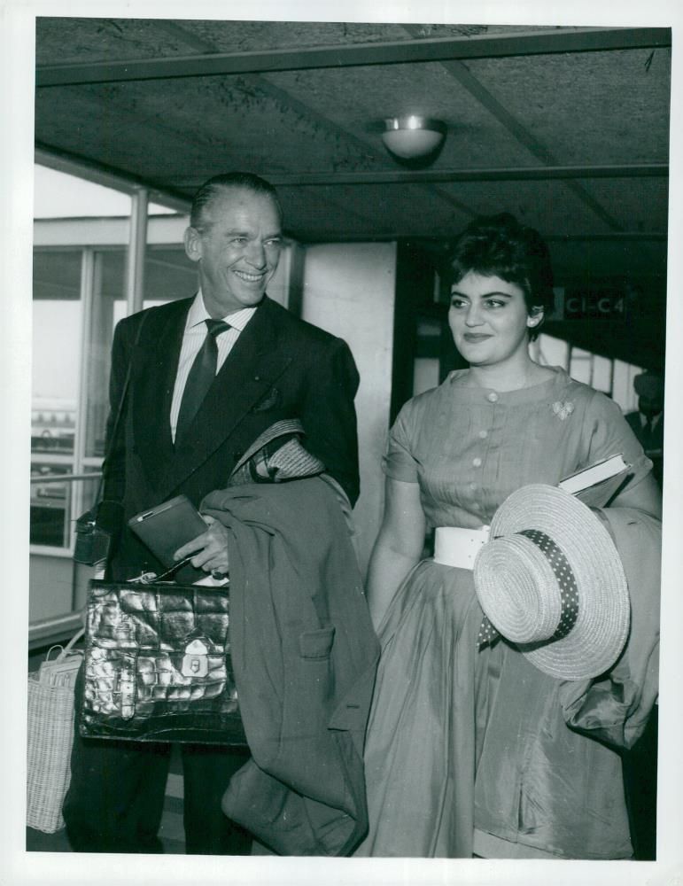 Douglas Fairbanks, Jr. together with daughter Daphne - Vintage Photograph