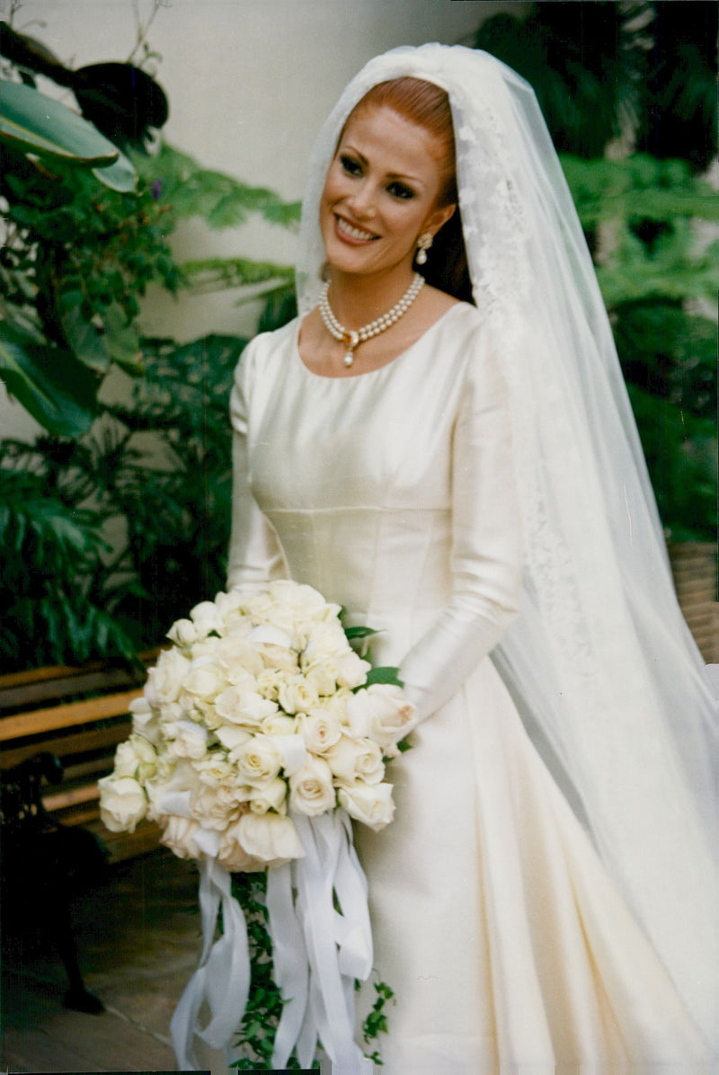 Angie Everhart on a wedding day with Ashley Hamilton - Vintage Photogr