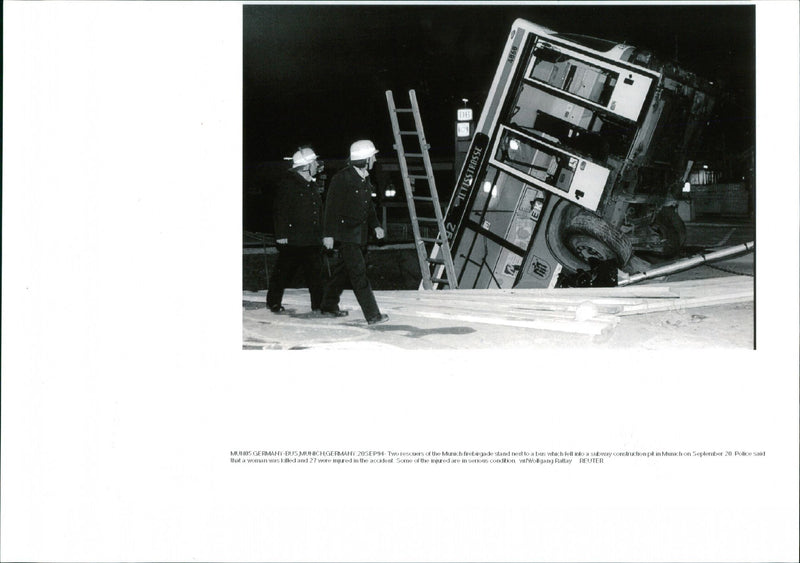 MUROS GERMANY - BUS MUNICH GERMANY 20SEP94 . Two rescuers of the Munich fregade - Vintage Photograph