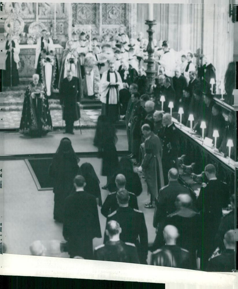 Queen Elizabeth II stretches mull over his father's chest - Vintage Photograph