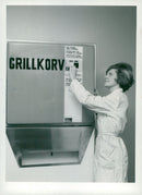 1966 HAS SAUSAGE LAGS HOT TURN SAMPLE AUTOMATES GET WHICH JUST EXPEDITION MARIE - Vintage Photograph