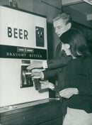 1966 SWEDEN MACHINES SWAN BARMAID POSTBOX DAGBLADET DEMA THERE LION EXPEDITION - Vintage Photograph