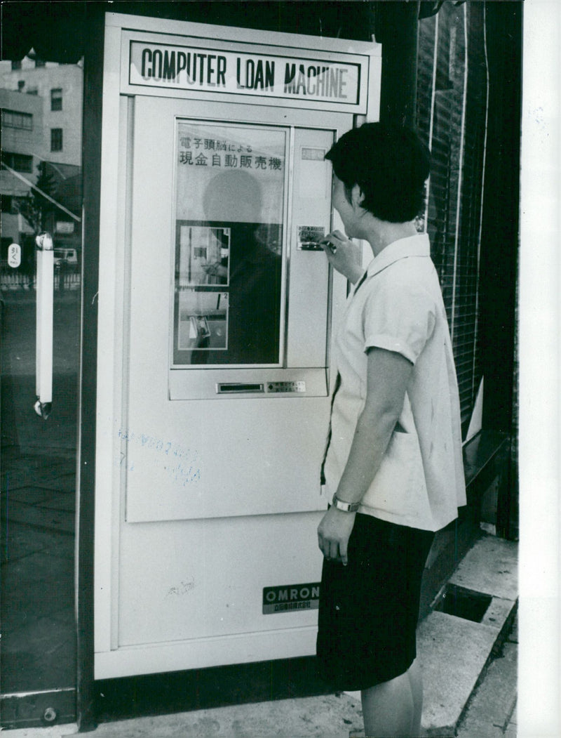 1966 HAS TOKYO CARDS WIDE LOAN TONE WHICH JUST STOP OUT EMPLOYEES CON EXPEDITION - Vintage Photograph