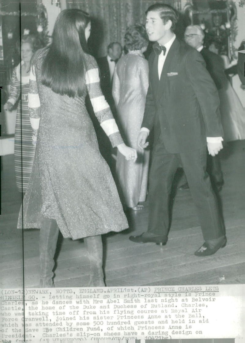 1971 ROYAL RIDES BRITAINS PRINCE CHARLES BRITISH PRINCESS ENGLAND - Vintage Photograph