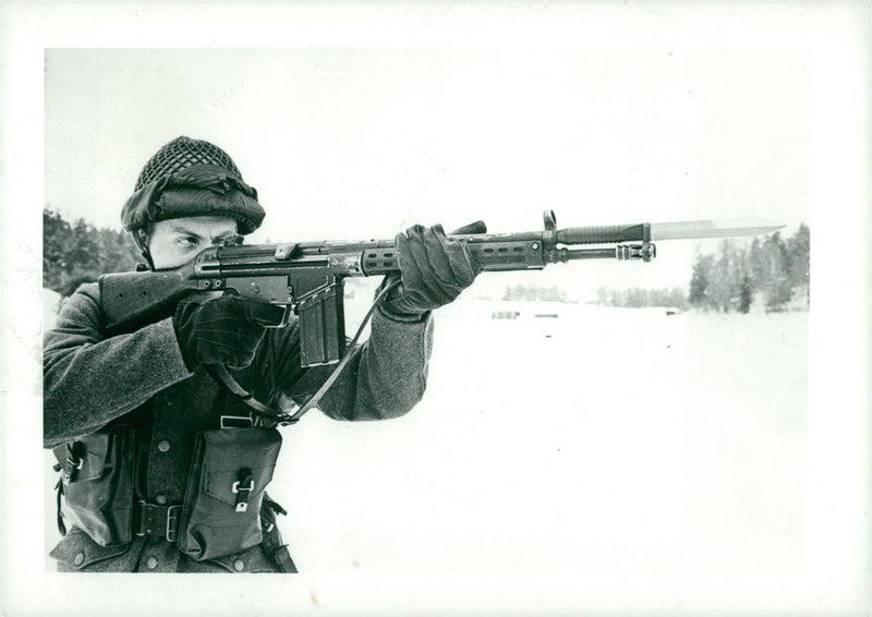 Weapons: new automatic Carbine 4 - Vintage Photograph