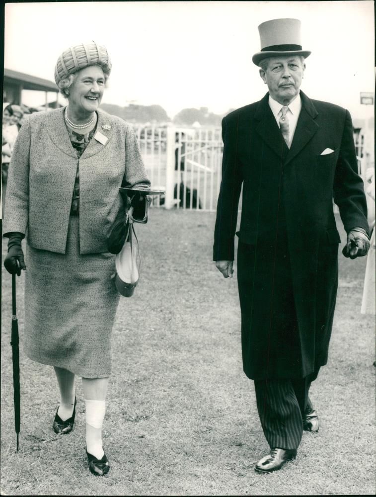 Harold Macmillan and wife lady dorothy. - Vintage Photograph