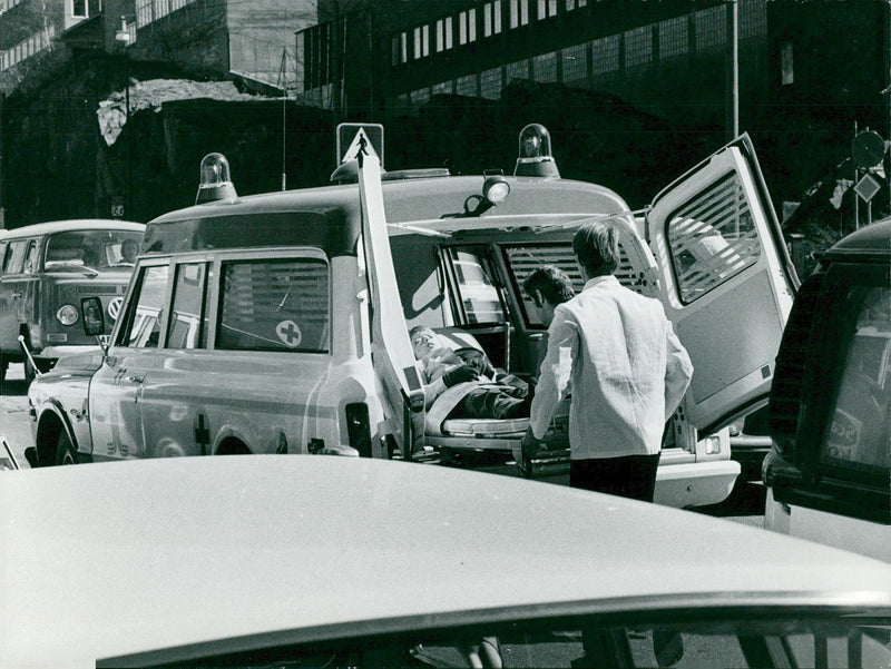 EXPEDITION VANTRUN BUS SCREEN BROLIN WHICH HELP SCREEN - Vintage Photograph