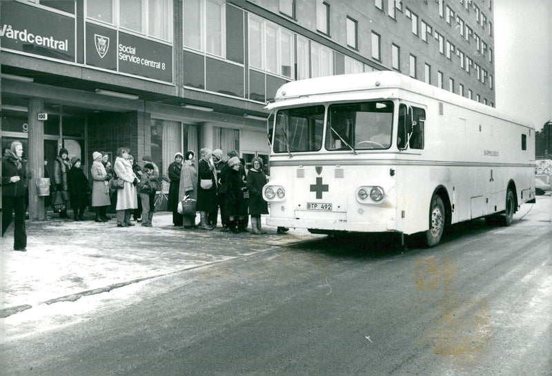 EXPEDITION VANTRUN BUS SCREEN PICTURE BROLIN WHICH HELP SCREEN CAR - Vintage Photograph