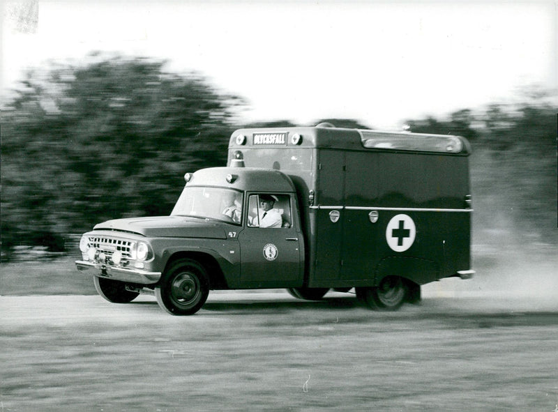 EXPEDITION VANTRUN BUSS SKARMBILDS BROLIN WHICH HELP SKARMBIL - Vintage Photograph